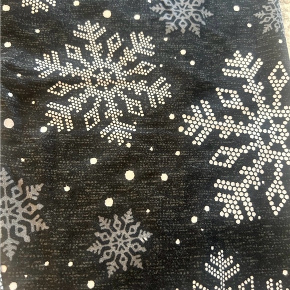 No boundaries leggings Holiday Large Snowflakes - Picture 2 of 8